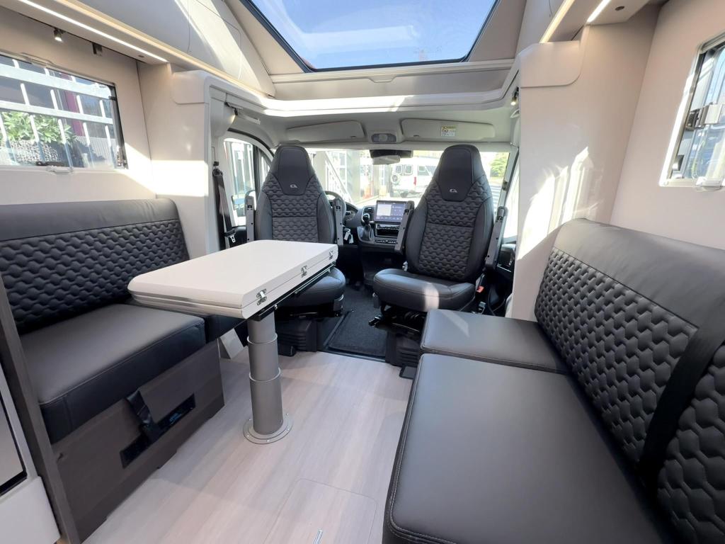 Adria Coral Supreme 670 DL - 180 PK - BOMVOL - UIT VOORRAAD, Caravans en Kamperen, Automaat, 7 tot 8 meter, Bedrijf, Tot en met 3