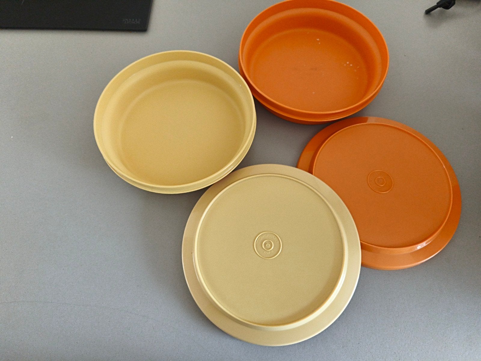 Vintage Tupperware kommen met deksel - Oranje en Geel, Huis en Inrichting, Ophalen of Verzenden, Gebruikt, Bak of Kom, Luchtdicht