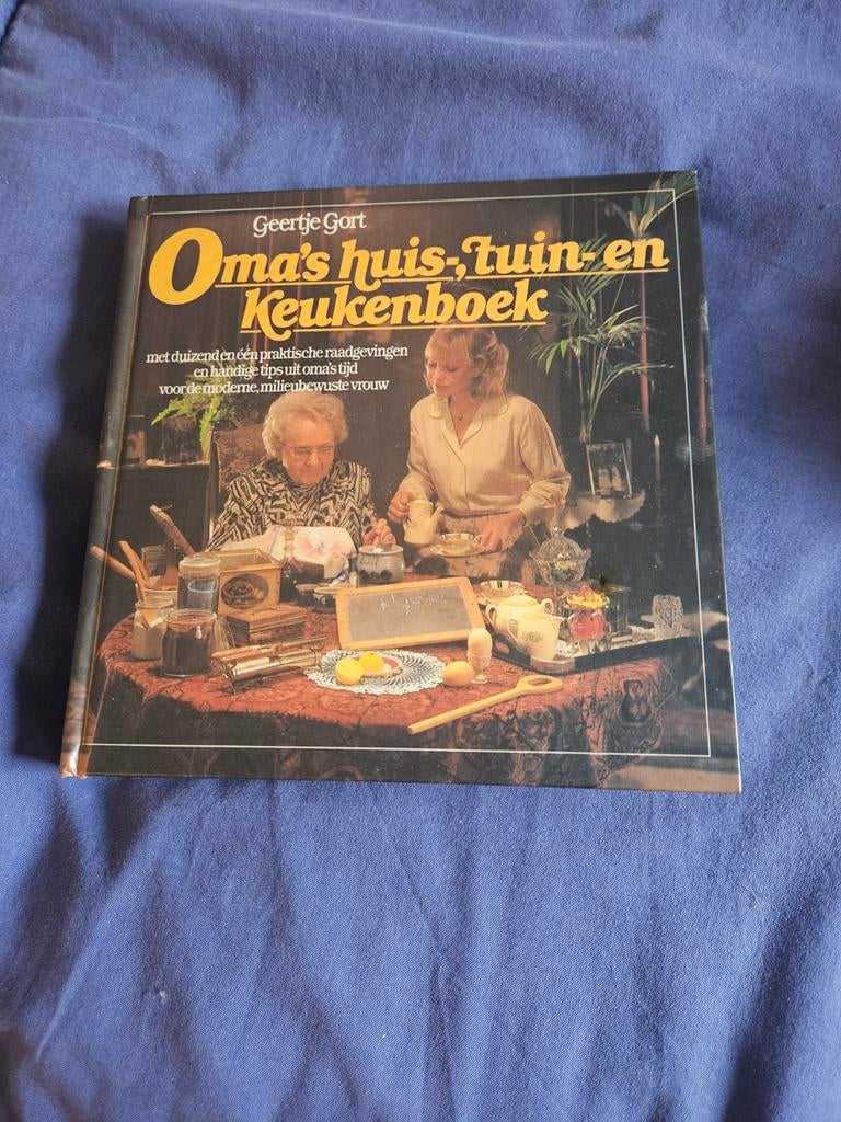 Oma's huis-, tuin- en keukenboek, Boeken, Kookboeken, Ophalen of Verzenden, Zo goed als nieuw