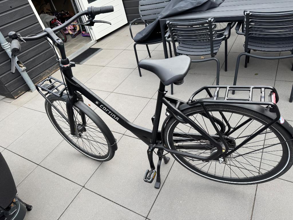 Cortina Common damesfiets zwart Framemaat 57, Versnellingen, 56 cm of meer, Zo goed als nieuw, Ophalen