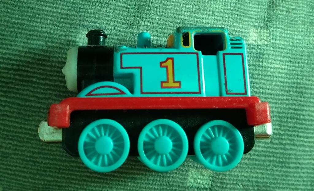 Thomas de stoomlocomotief 7cm met magneten, Kinderen en Baby's, Speelgoed | Thomas de Trein, Ophalen