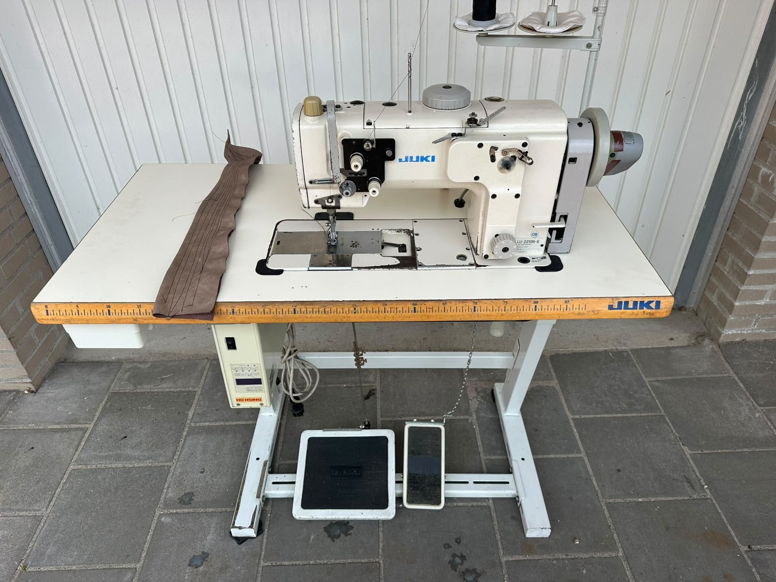 Industrie leernaaimachine 3 voudigtransport juki, Overige merken, Gebruikt, Ophalen of Verzenden, Naaimachine