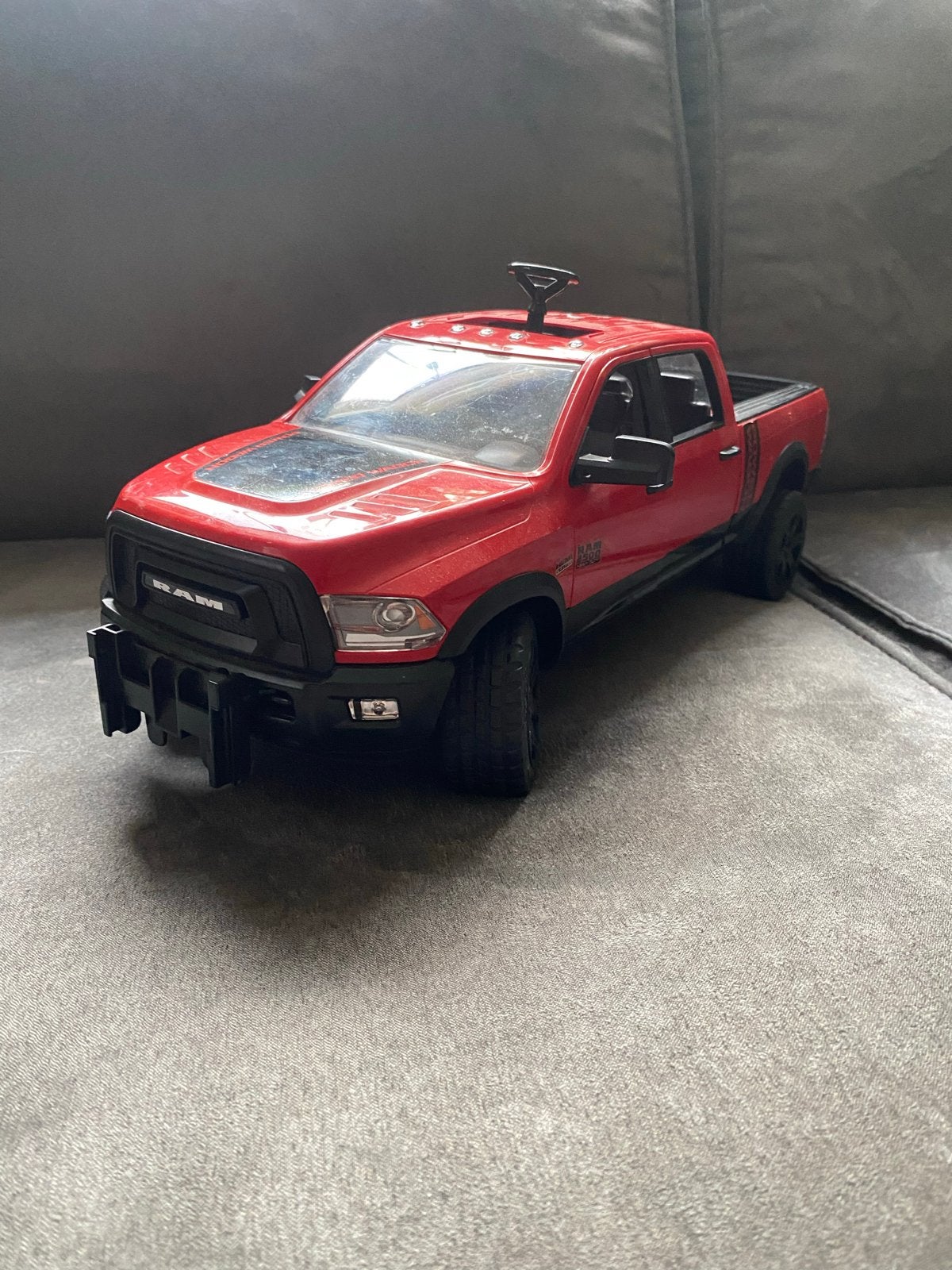 Rode Ram Pickup Speelgoedauto - Zo goed als nieuw, Groter dan 1:32, Zo goed als nieuw, Truck, Ophalen