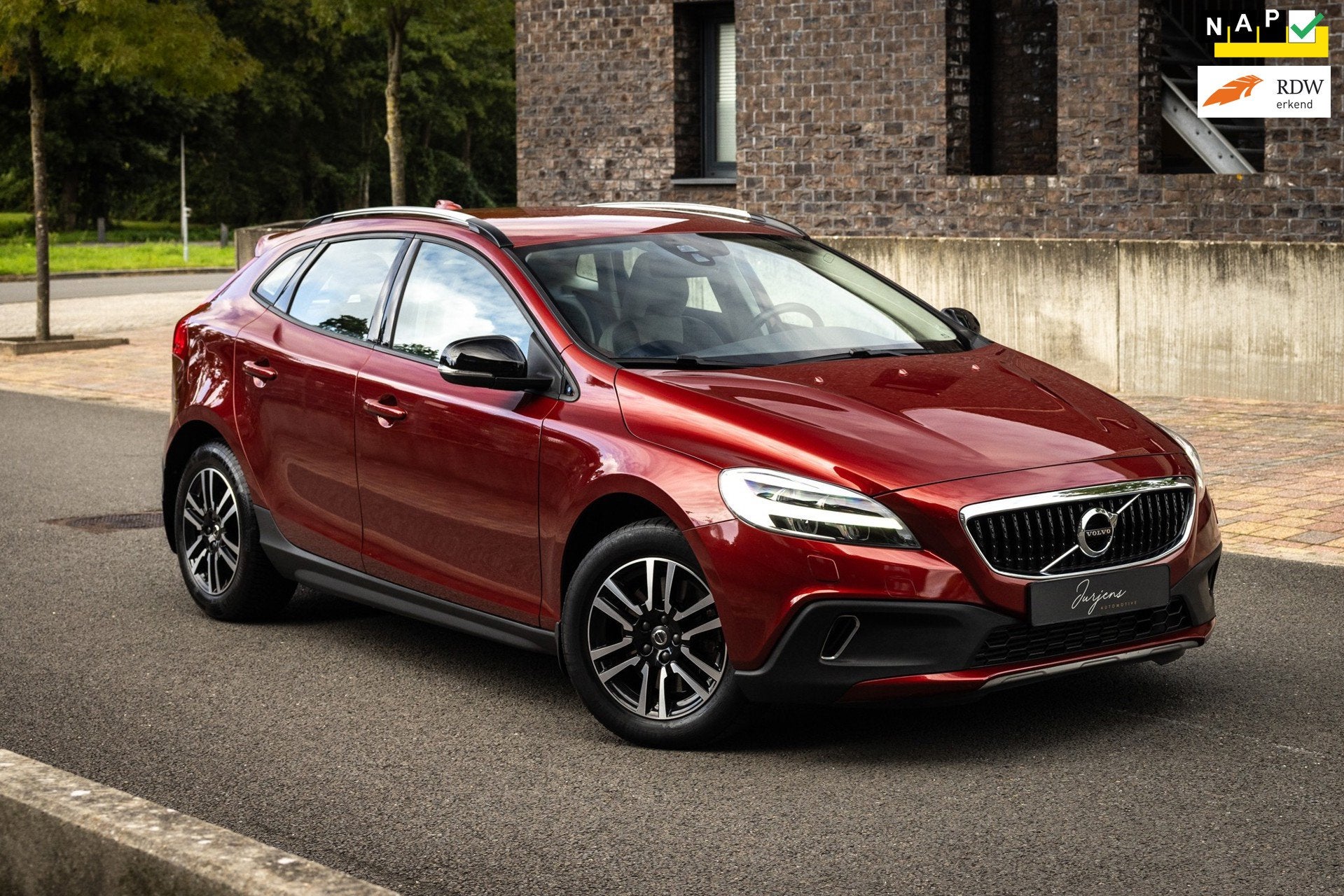 Volvo V40 Cross Country 2.0 T3 Momentum (150pk) LED Standkac, Auto's, Voorwielaandrijving, Dealer onderhouden, Gebruikt, 4 cilinders