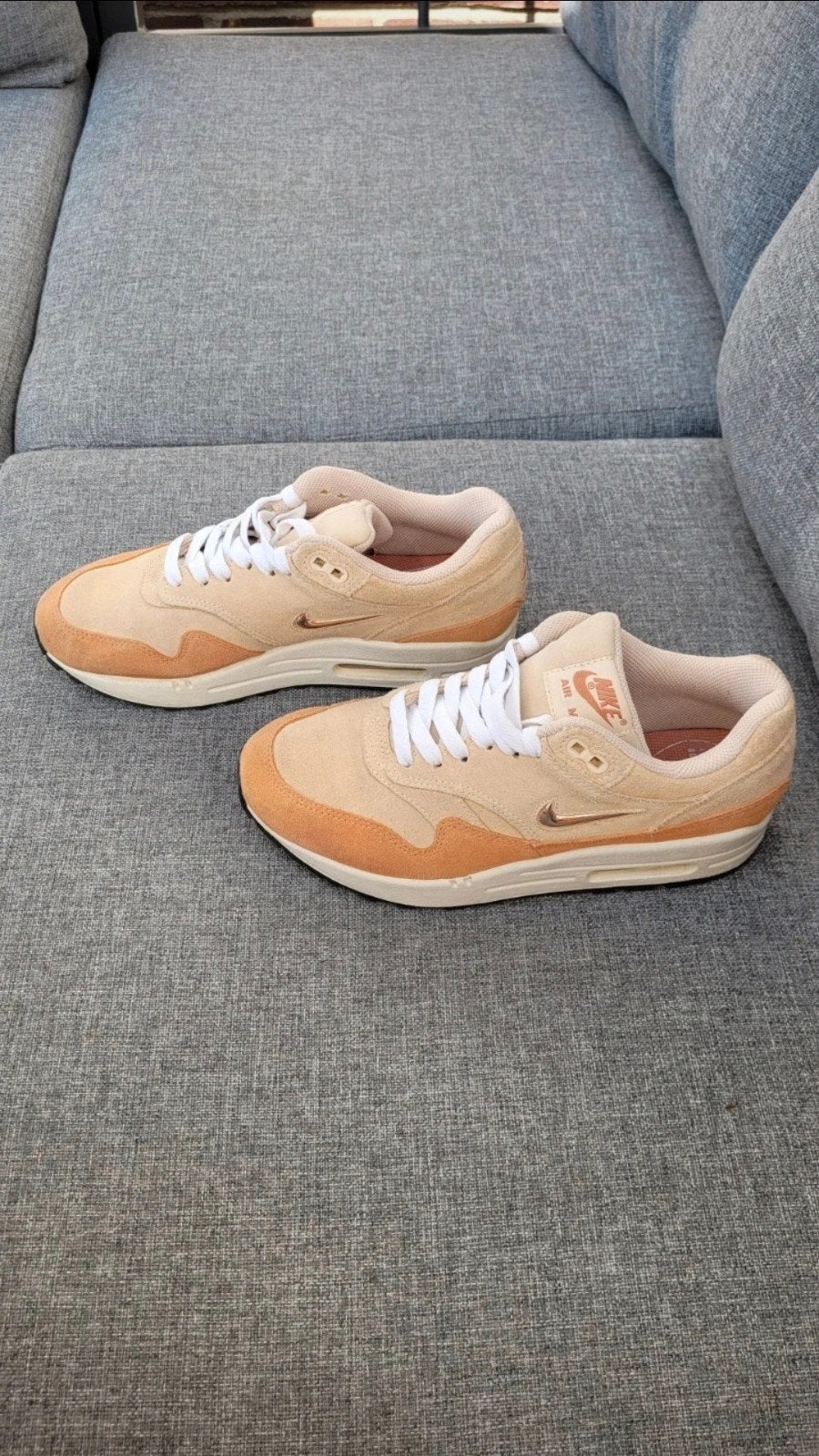 Nike Air Max 1 Jewel Guava Ice Maat 37.5, Beige, Nike, Ophalen of Verzenden, Sneakers of Gympen