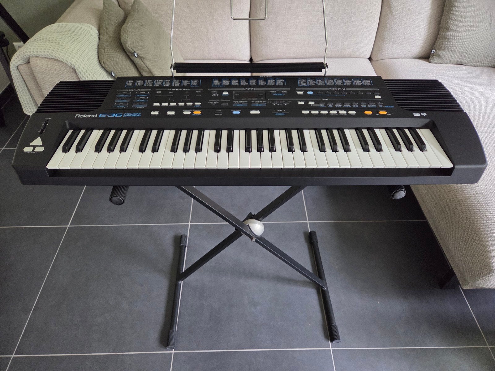 Roland E-36 Intelligent Synthesizer met standaard, Muziek en Instrumenten, Ophalen
