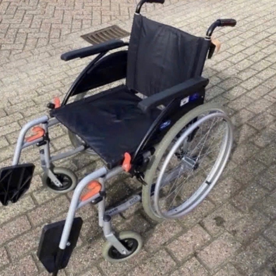 Rolstoel in nette staat, Diversen, Rolstoelen, Ophalen of Verzenden, Zo goed als nieuw, Duwrolstoel