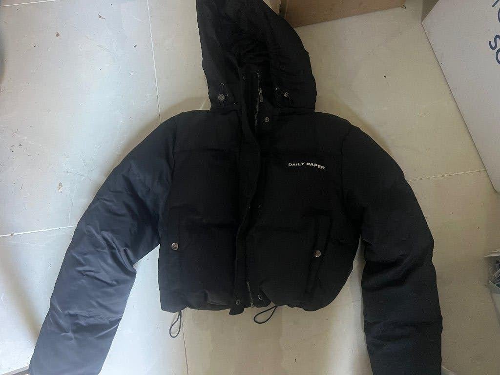 Daily Paper zwarte puffer jas / winterjas – maat M, Kleding | Dames, Jassen | Winter, Ophalen, Zo goed als nieuw, Maat 38/40 (M)
