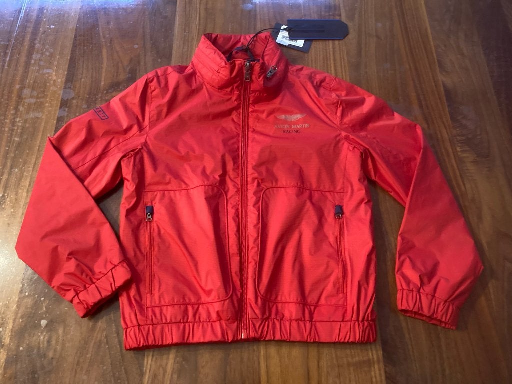 Hackett aston martin racing rode tussen jas 122-128 nieuw!, Kinderen en Baby's, Kinderkleding | Maat 122, Nieuw, Ophalen of Verzenden