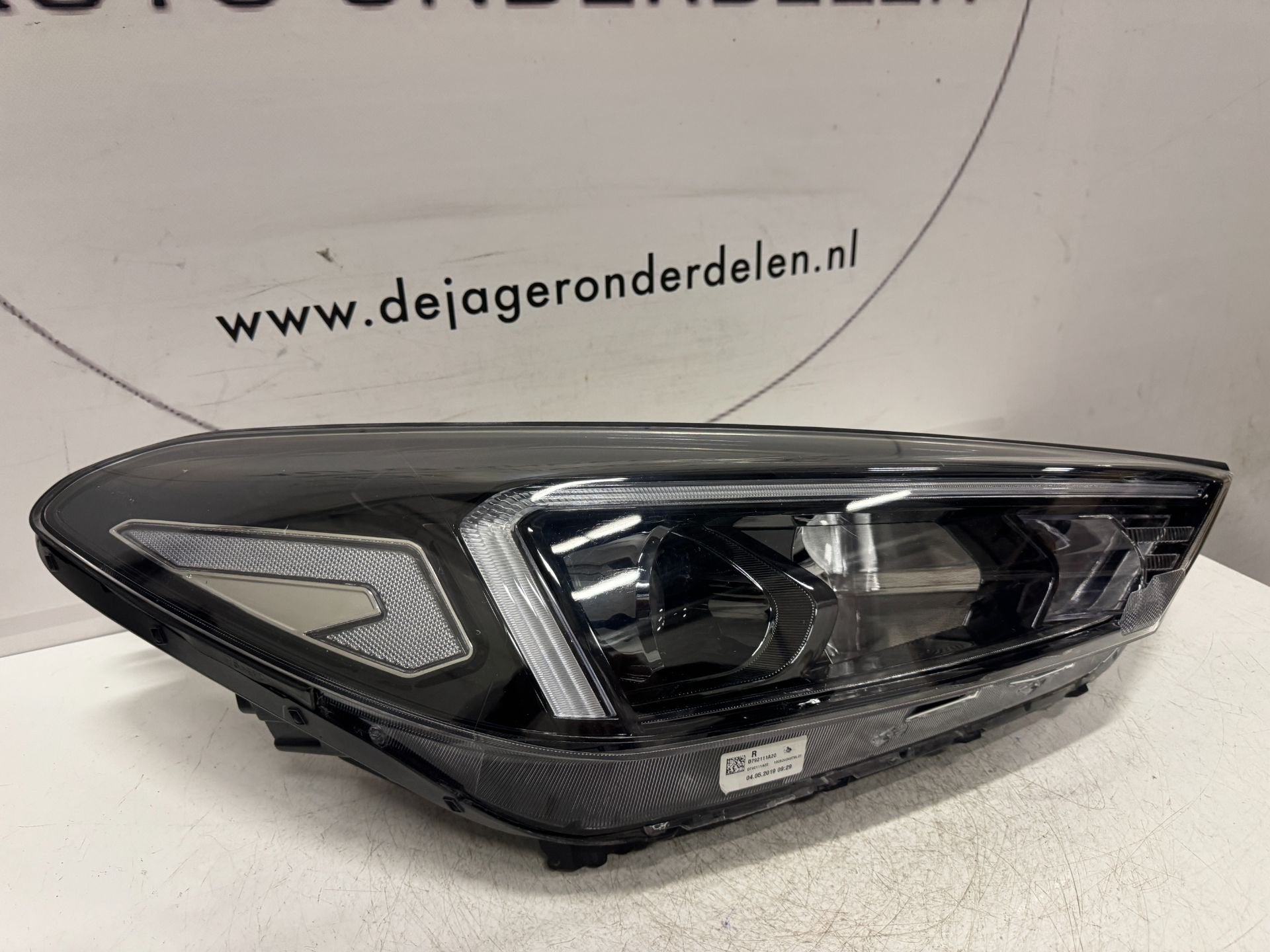 HYUNDAI TUCSON LED KOPLAMP RECHTS 92102D7500, Gebruikt, Heolleung-ro 12
06797  Seoul, Ophalen of Verzenden, Info@hyundai.com