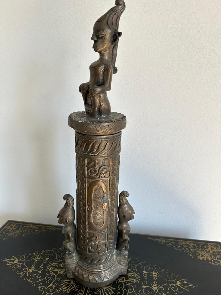 Verzilverde grote Batak medicijncontainer, 51 cm hoog, Ophalen of Verzenden