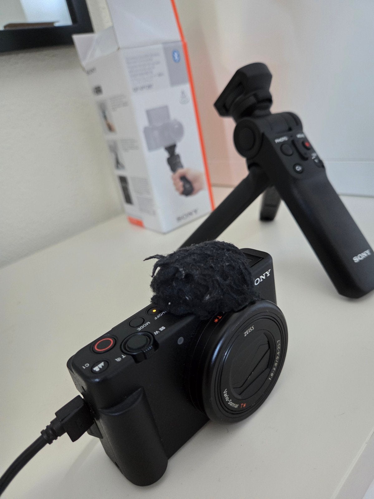 Sony ZV-1 Camera met Shooting Grip GP-VPT2BT, Ophalen, Zo goed als nieuw