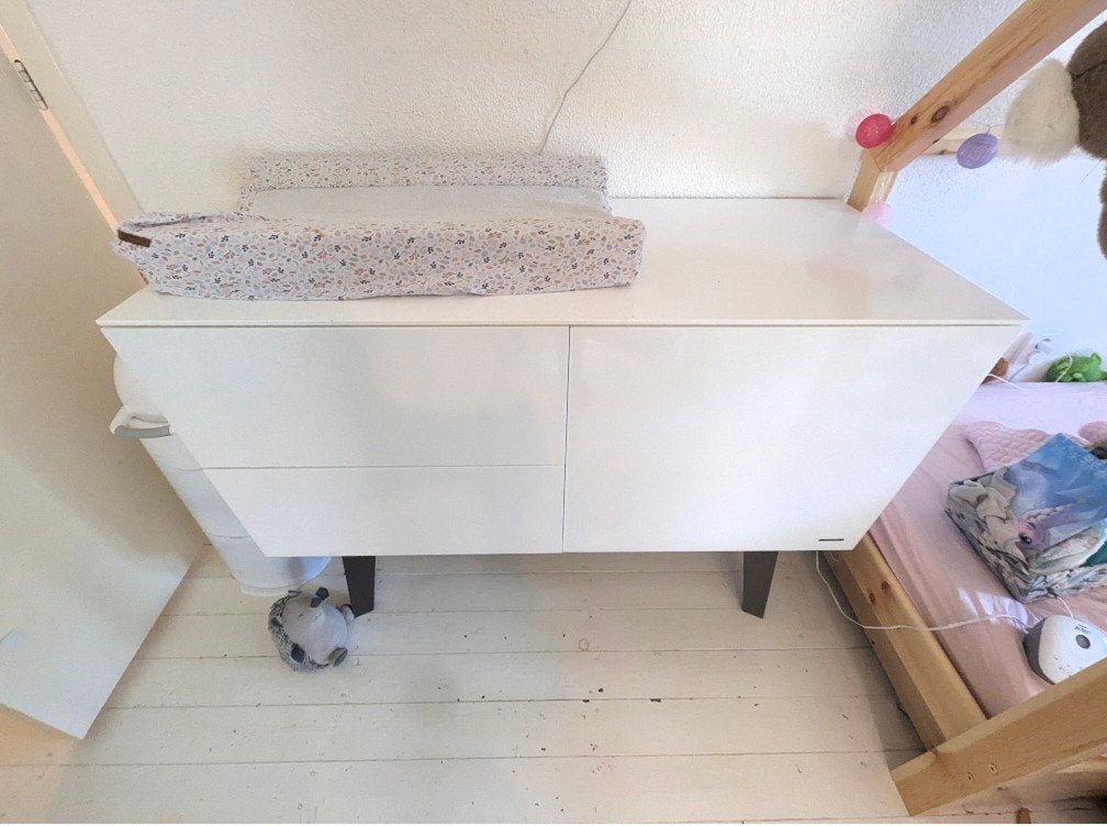 Kidsmill Sixties Commode met walnoten poten, Ophalen, Gebruikt, 50 tot 70 cm, 100 cm of meer