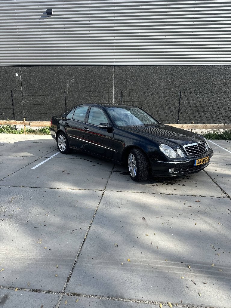 Mercedes-Benz E500 5.0 V8 Sedan AUT 2002 Zwart, Auto's, Automaat, Panoramadak, Achterwielaandrijving, Zwart