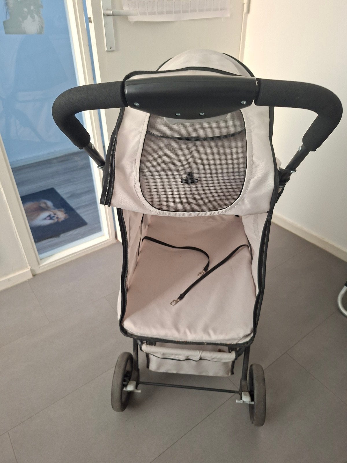 mooie honden wandelwagen ligt grijs., Ophalen, Zo goed als nieuw