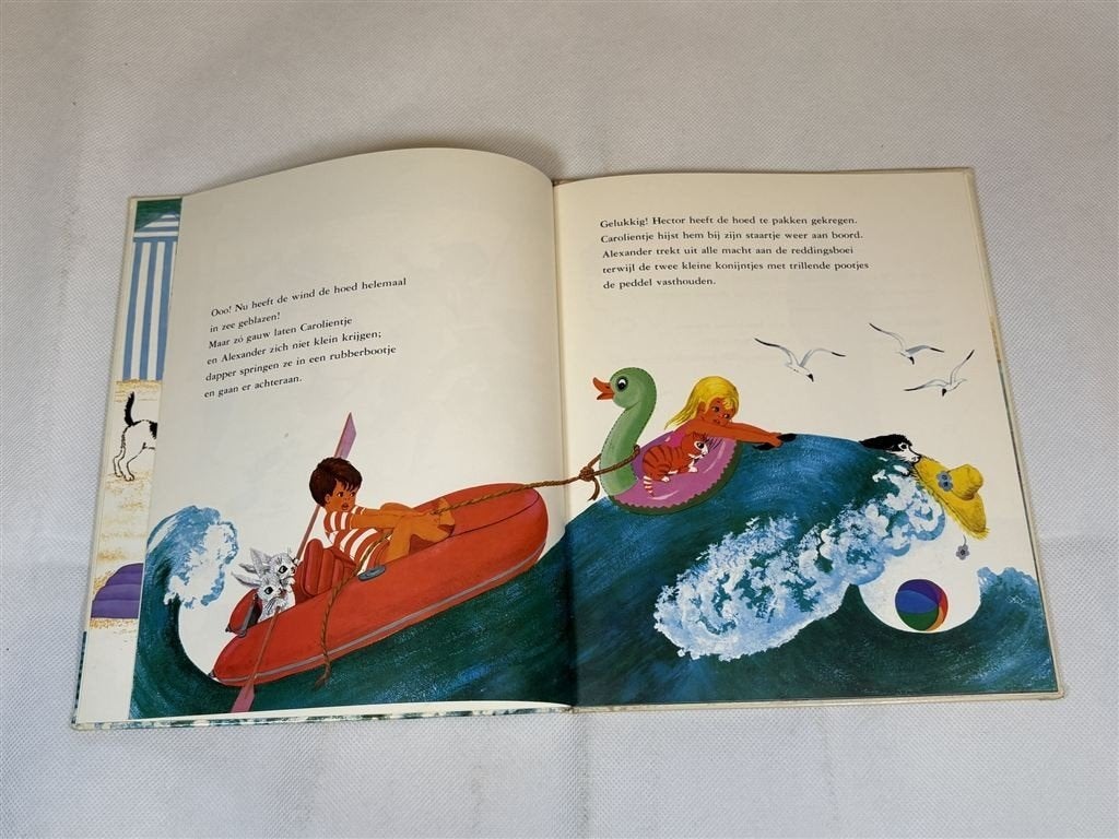 Carolien & Alexander Strand [1974] — Vintage Prentenboek, Boeken, Ophalen of Verzenden, Gelezen