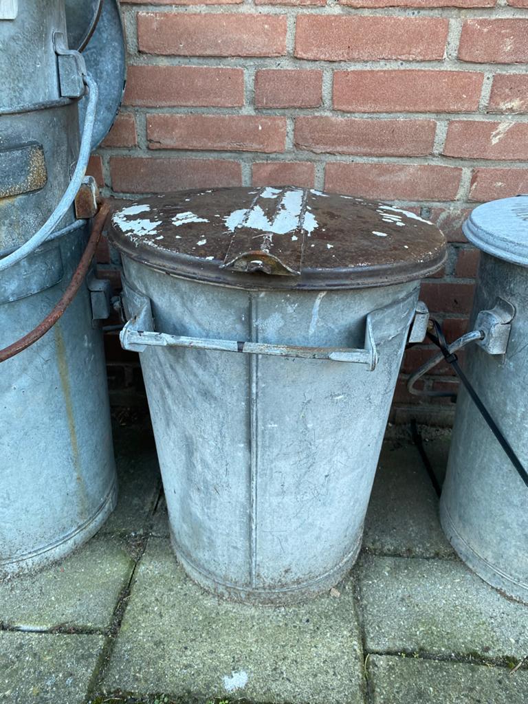 Zinken vuilnisbak asemmer, Huis en Inrichting, Gebruikt, 40 liter of meer, Ophalen of Verzenden, Nvt
