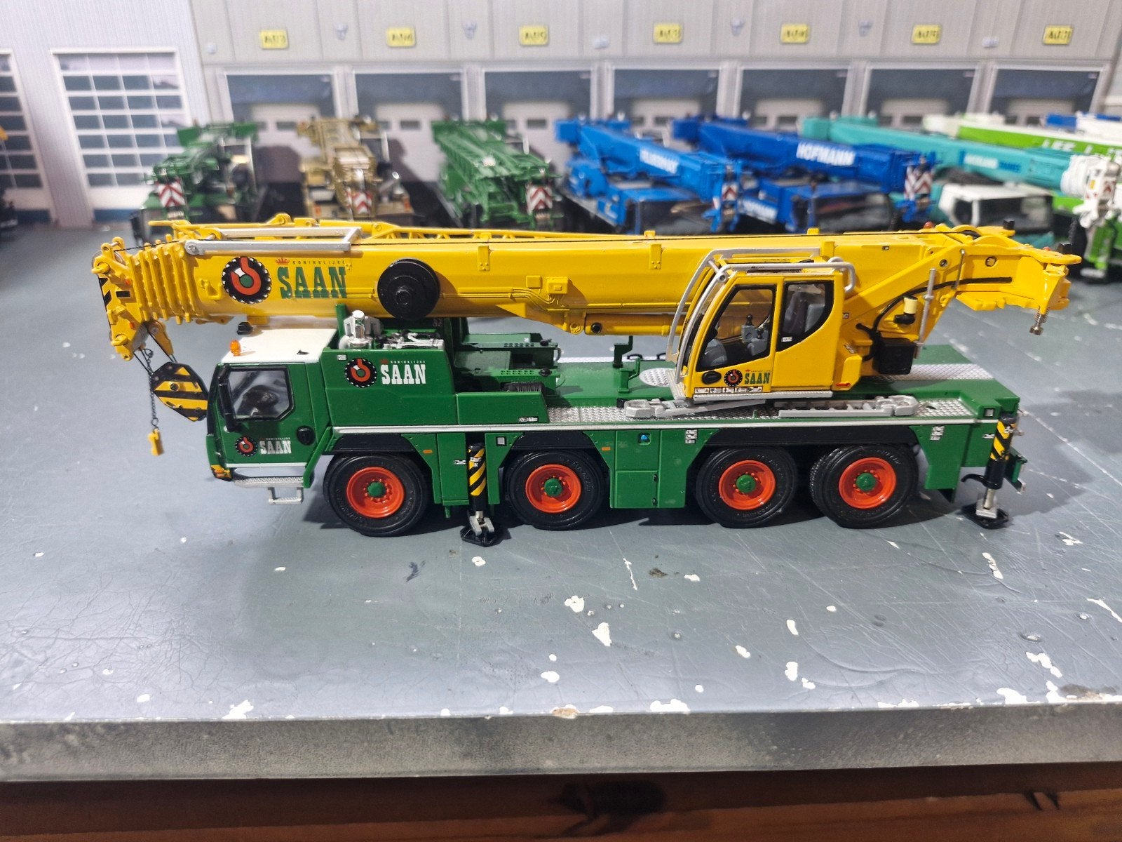 Liebherr ltm 1090 wsi  saan, Hobby en Vrije tijd, Modelauto's | 1:50, Ophalen of Verzenden, Zo goed als nieuw, Hijskraan, Tractor of Landbouw