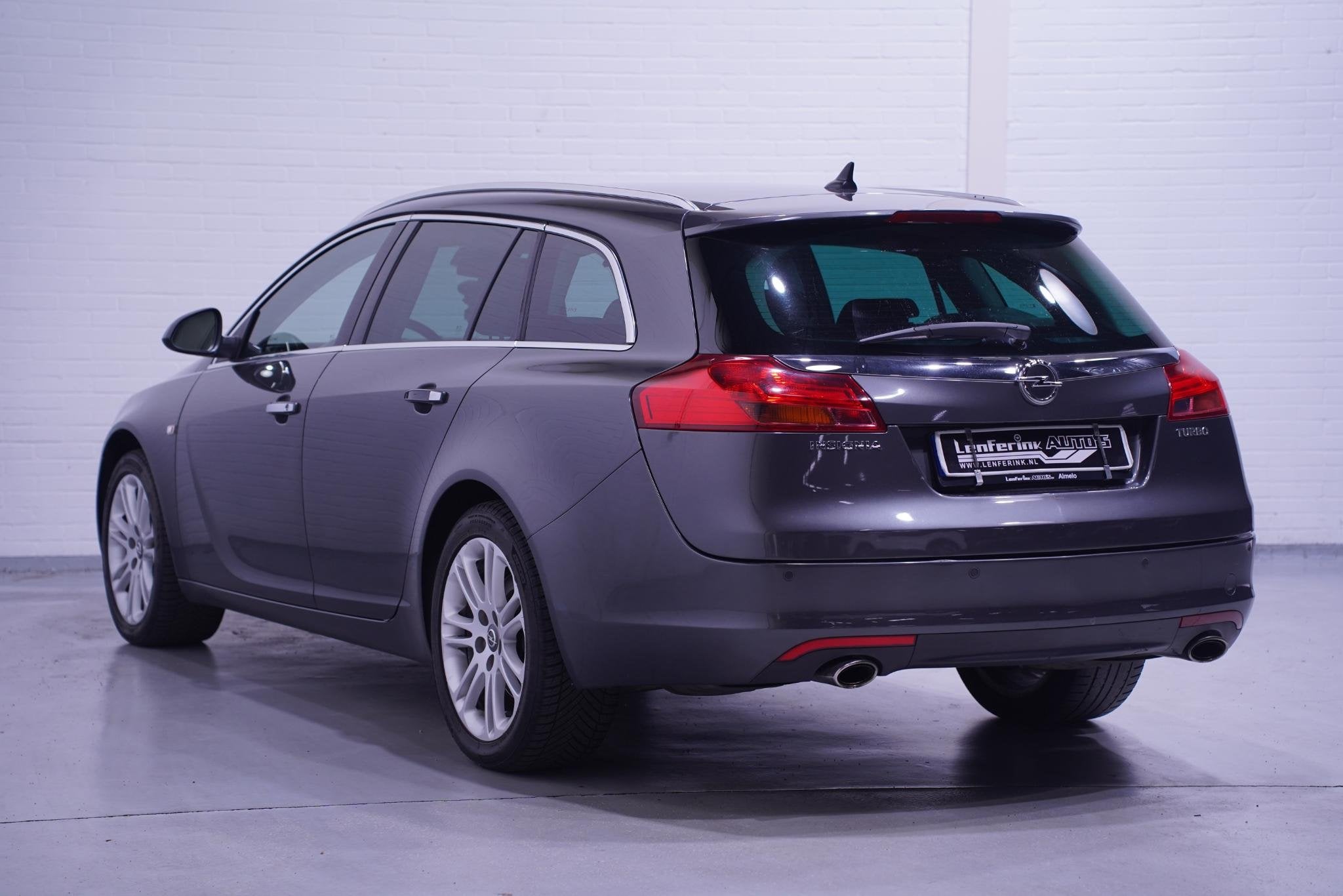 Opel Insignia Sports Tourer 1.6 T Cosmo navigatie electrisch, Auto's, Opel, Euro 5, Gebruikt, Zwart, 4 cilinders