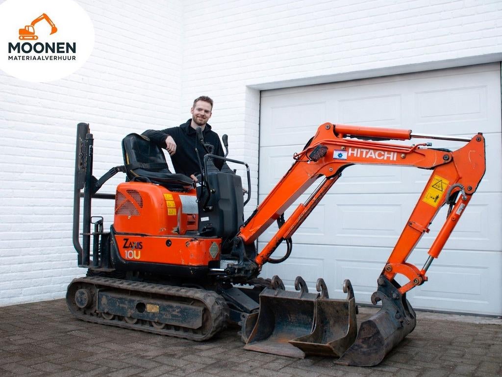 Hitachi Minigraver 1.1 ton te huur met 3 bakken, Verzenden, Zo goed als nieuw