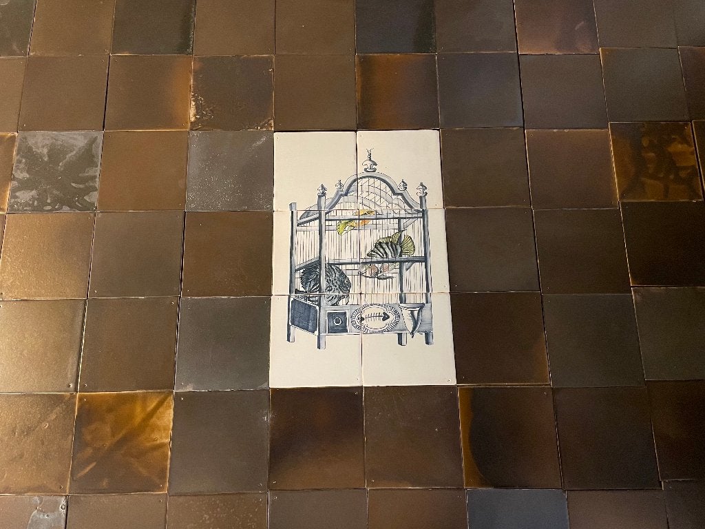 Zwart, brons, goud en grijs kleurige (witjes) 13 x 13 cm.