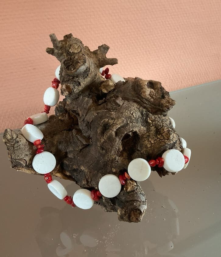 Ketting met witte en rode koraal kralen, Nieuw, Ophalen of Verzenden, Steen of Mineraal, Met edelsteen