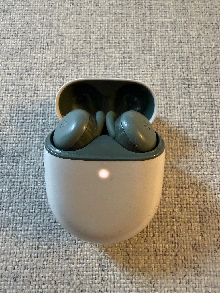 Google Pixel Buds A Olive wireless earbuds, Gebruikt, Overige merken, Ophalen of Verzenden, In oorschelp (earbud)