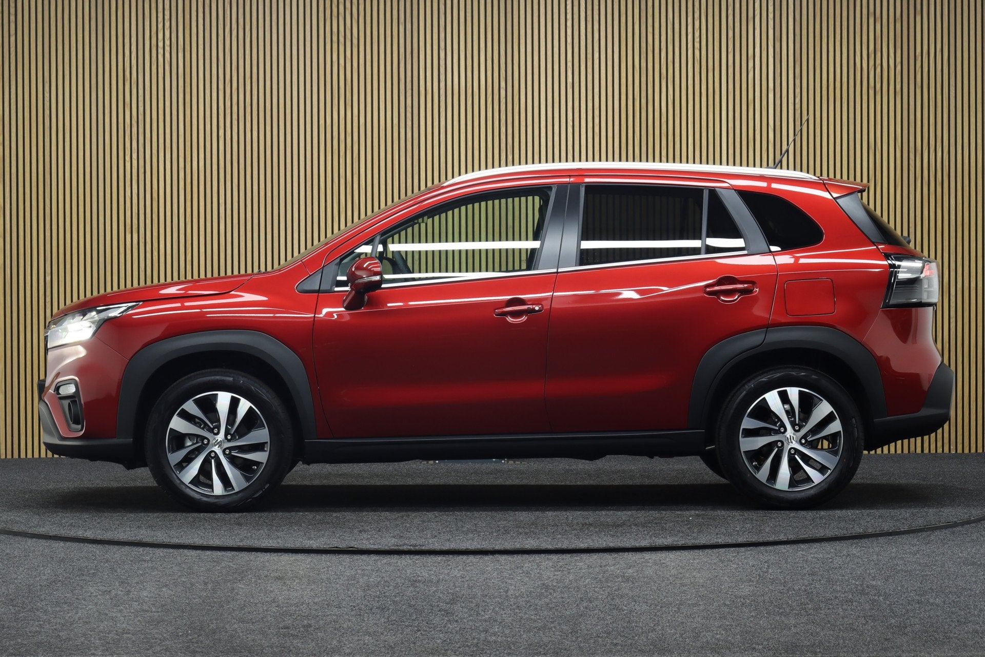 Suzuki S-Cross 1.4 Boosterjet Automaat Style Hybrid | € 3., Auto's, Suzuki, Dealer onderhouden, Gebruikt, Zwart, 4 cilinders