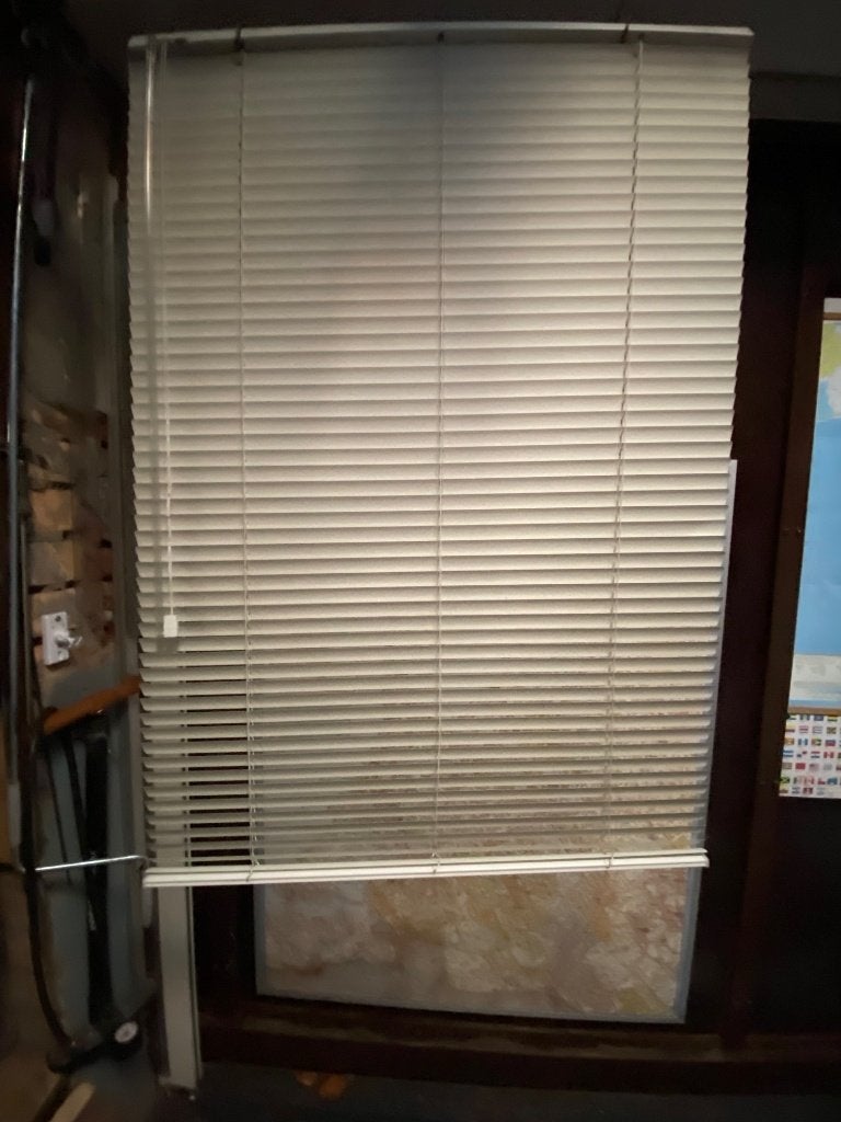 2x luxaflex :113 x 80 / 113 x 84 28mm lamellen breedte €30,-, Ophalen, Gebruikt, Wit, 50 tot 100 cm