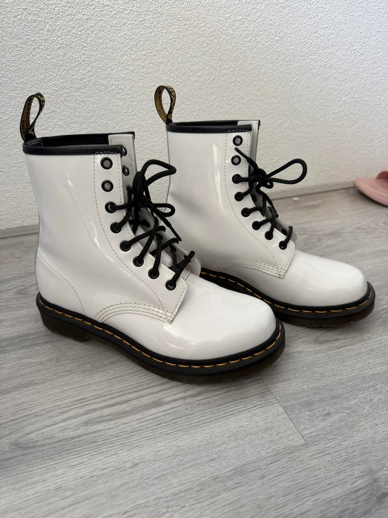 Dr. Martens Witte Lakleren Laarzen, Kleding | Dames, Schoenen, Ophalen of Verzenden, Zo goed als nieuw, Wit, Lage of Enkellaarzen