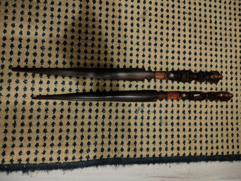 Rituele houten Afrikaanse dolken van 50cm hoog als set, Ophalen