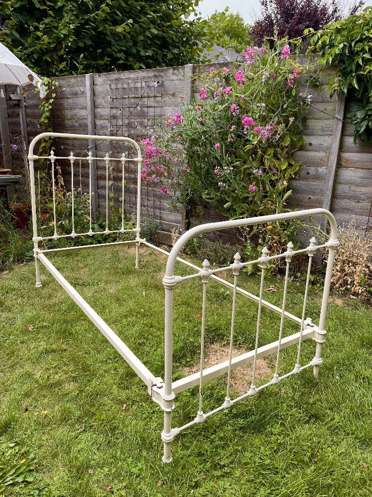 Antiek/brocante frans spijlenbed, Ophalen