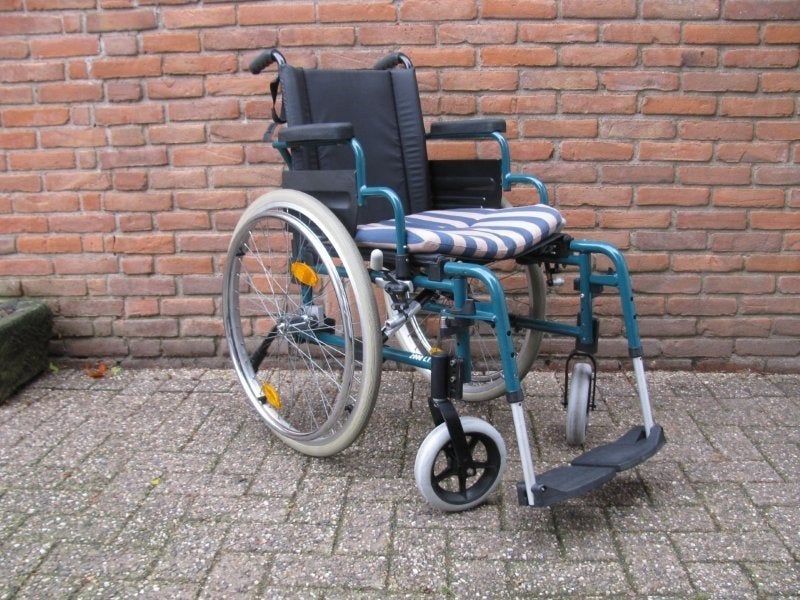 Invacare 2000LT euro aluminium rolstoel 42cm Met stokhouder, Ophalen, Inklapbaar, Zo goed als nieuw, Duwrolstoel