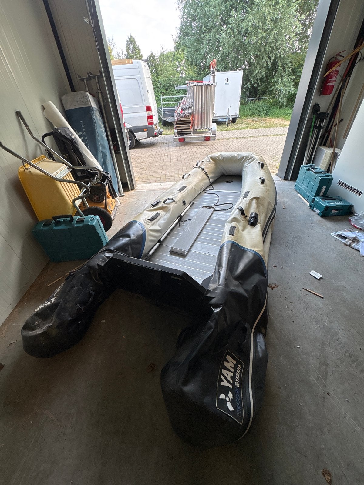 Rubberboot met harde aluminium bodem (3.7m) - motor kap defe