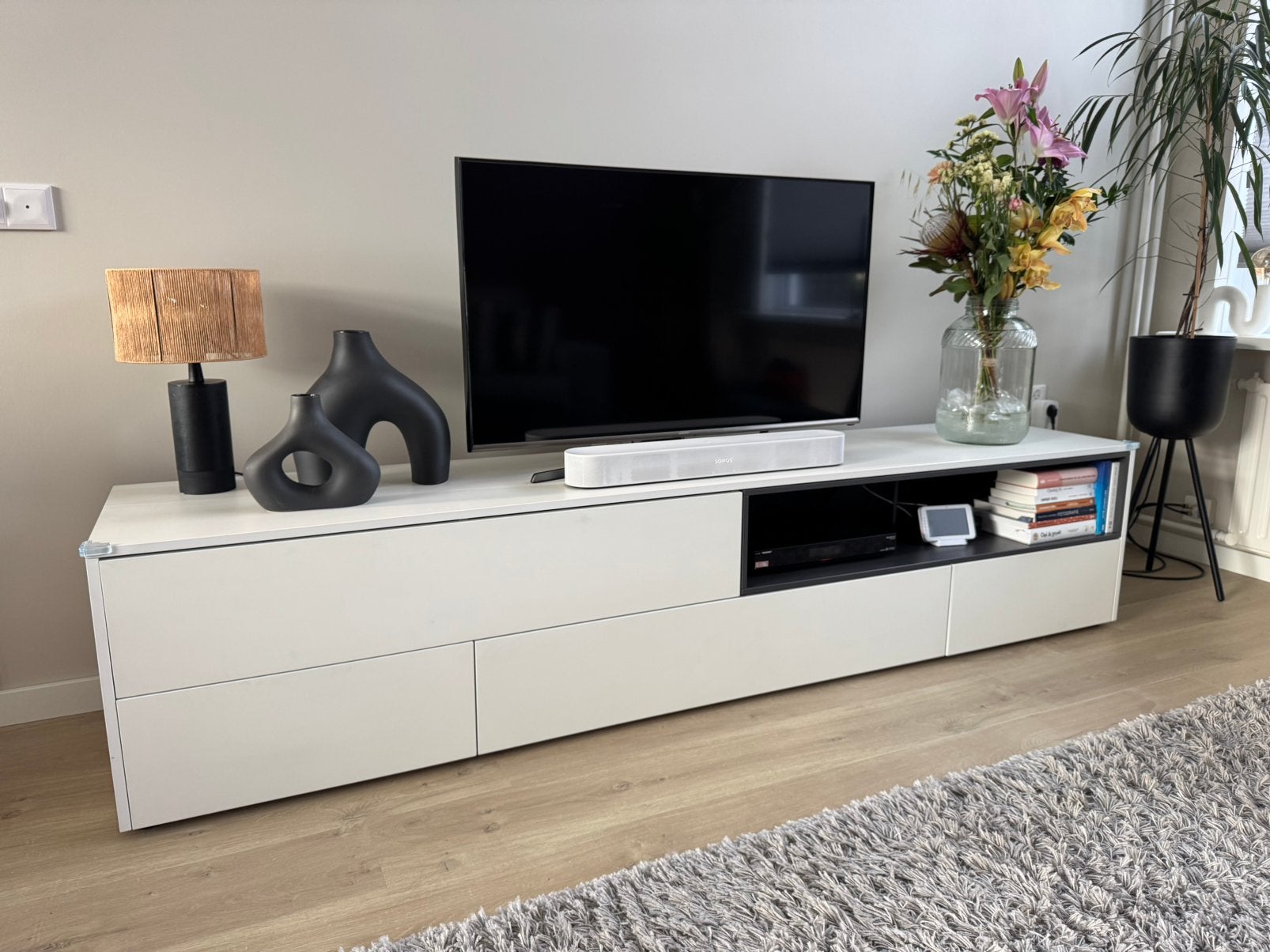 Tv kast,wit met grijs, 228 cm breed, Overige materialen, Gebruikt, Ophalen of Verzenden, 200 cm of meer