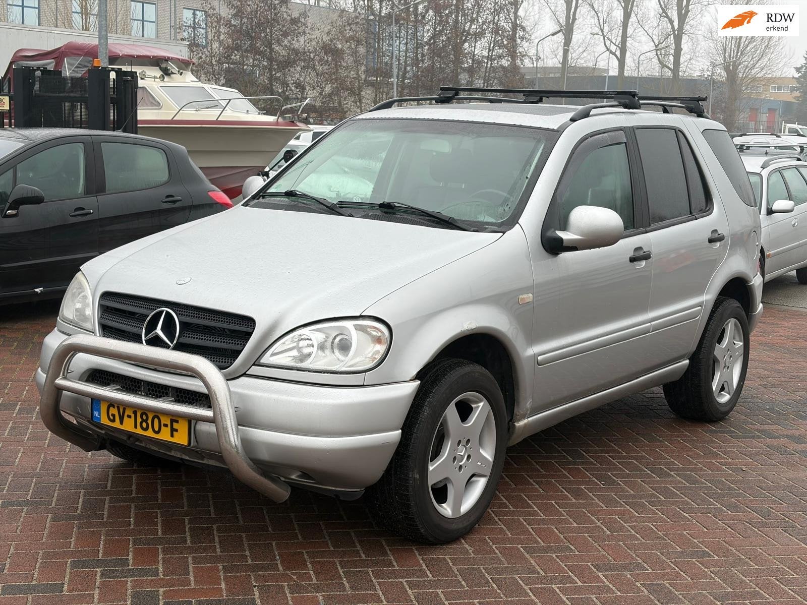 Mercedes-Benz M-klasse 320 Airco! BENZINE! Automaat!, Auto's, Gebruikt, 138 €/maand, 2020 kg, Bedrijf
