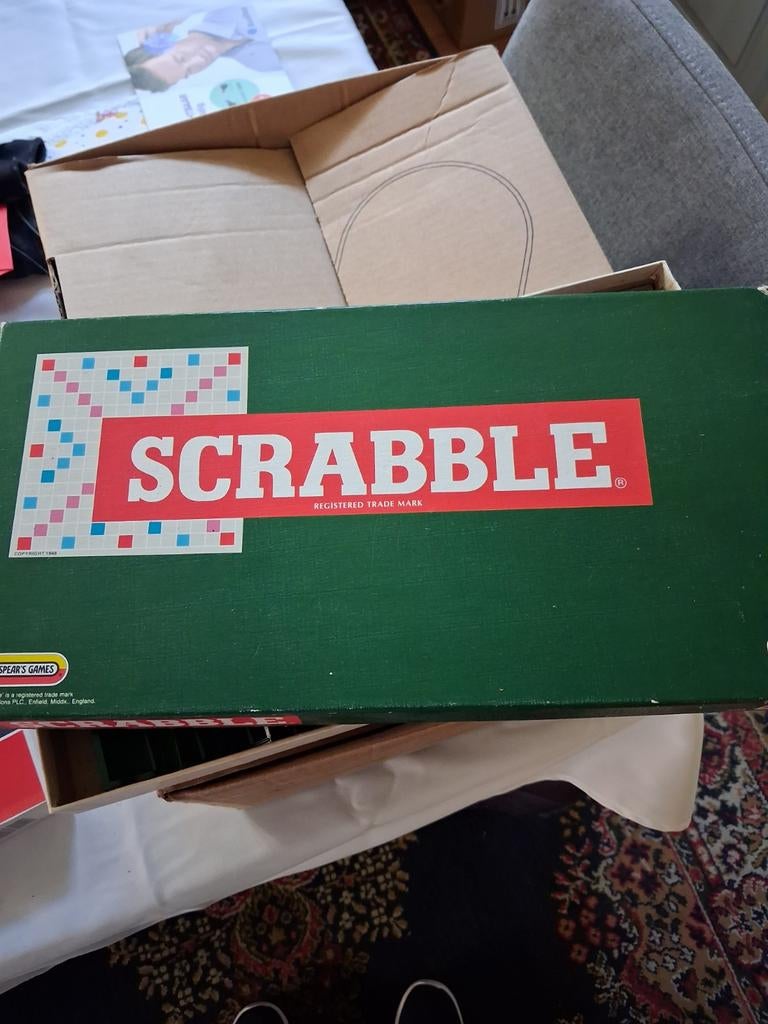 Scrabble spel van Jumbo met houten letterblokjes, Hobby en Vrije tijd, Gezelschapsspellen | Bordspellen, Ophalen of Verzenden