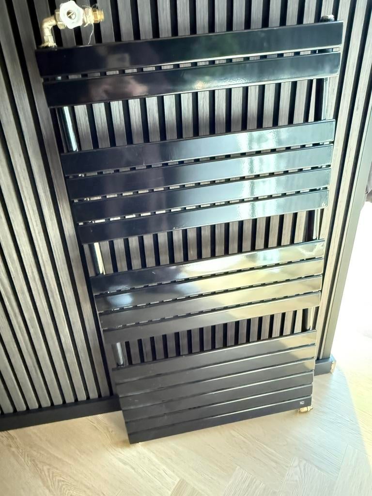 Zwarte wand radiator badkamer douche gas, Ophalen, Radiator, Zo goed als nieuw, 60 tot 150 cm