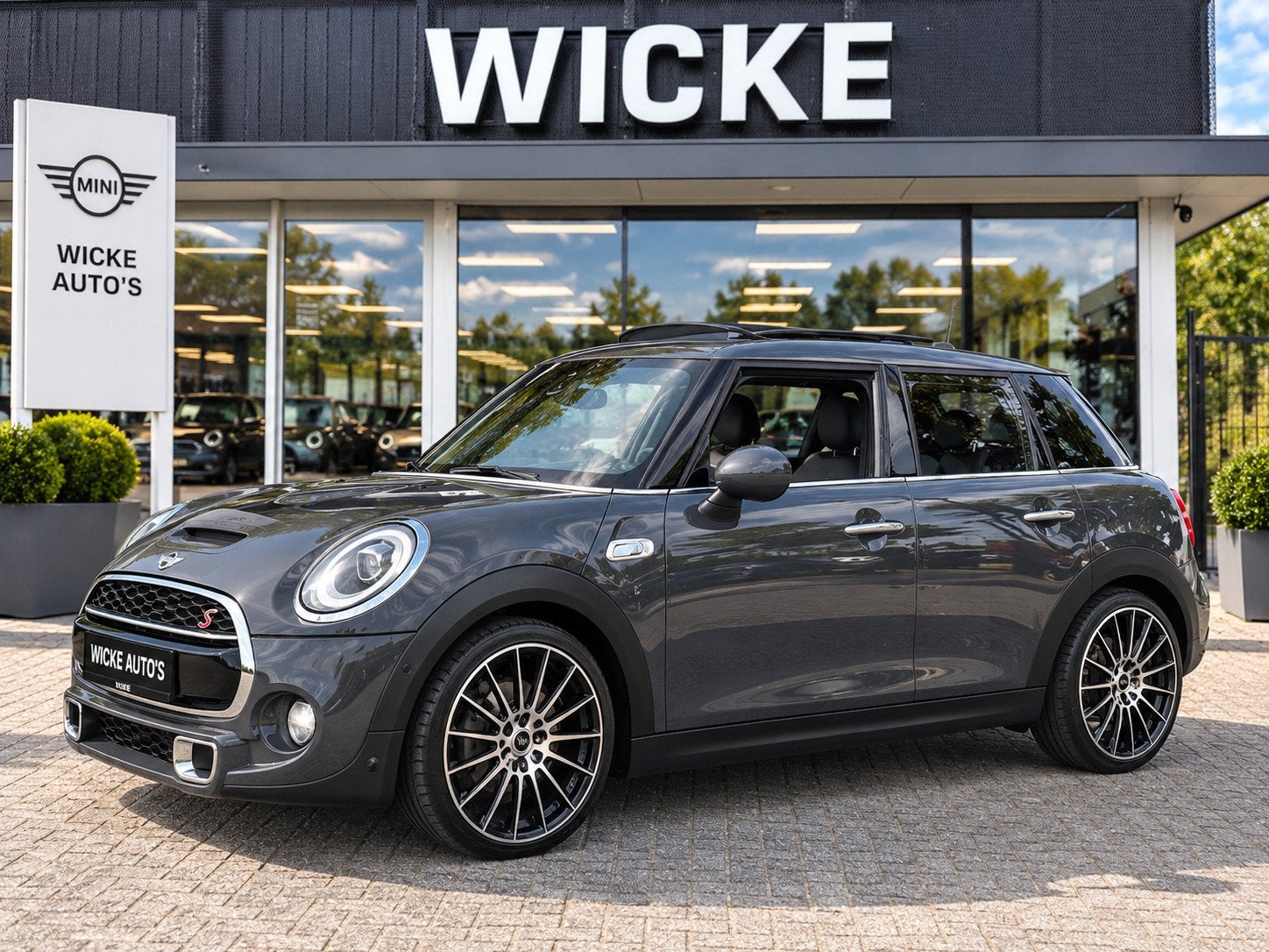 Mini 5-Deurs 2.0 Cooper S Chili Serious HUD Panorama AUT 5 d, Auto's, Gebruikt, Verwarmde buitenspiegels, Leder, Bedrijf