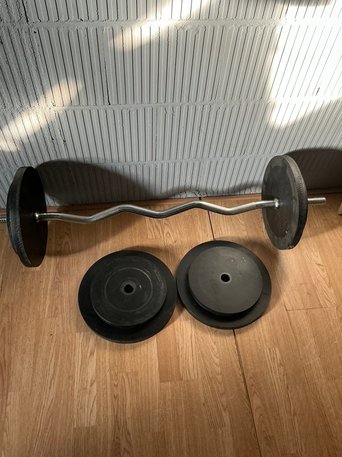 Halterstang + 100kg gewichten., Ophalen, Zo goed als nieuw, Halterstangen