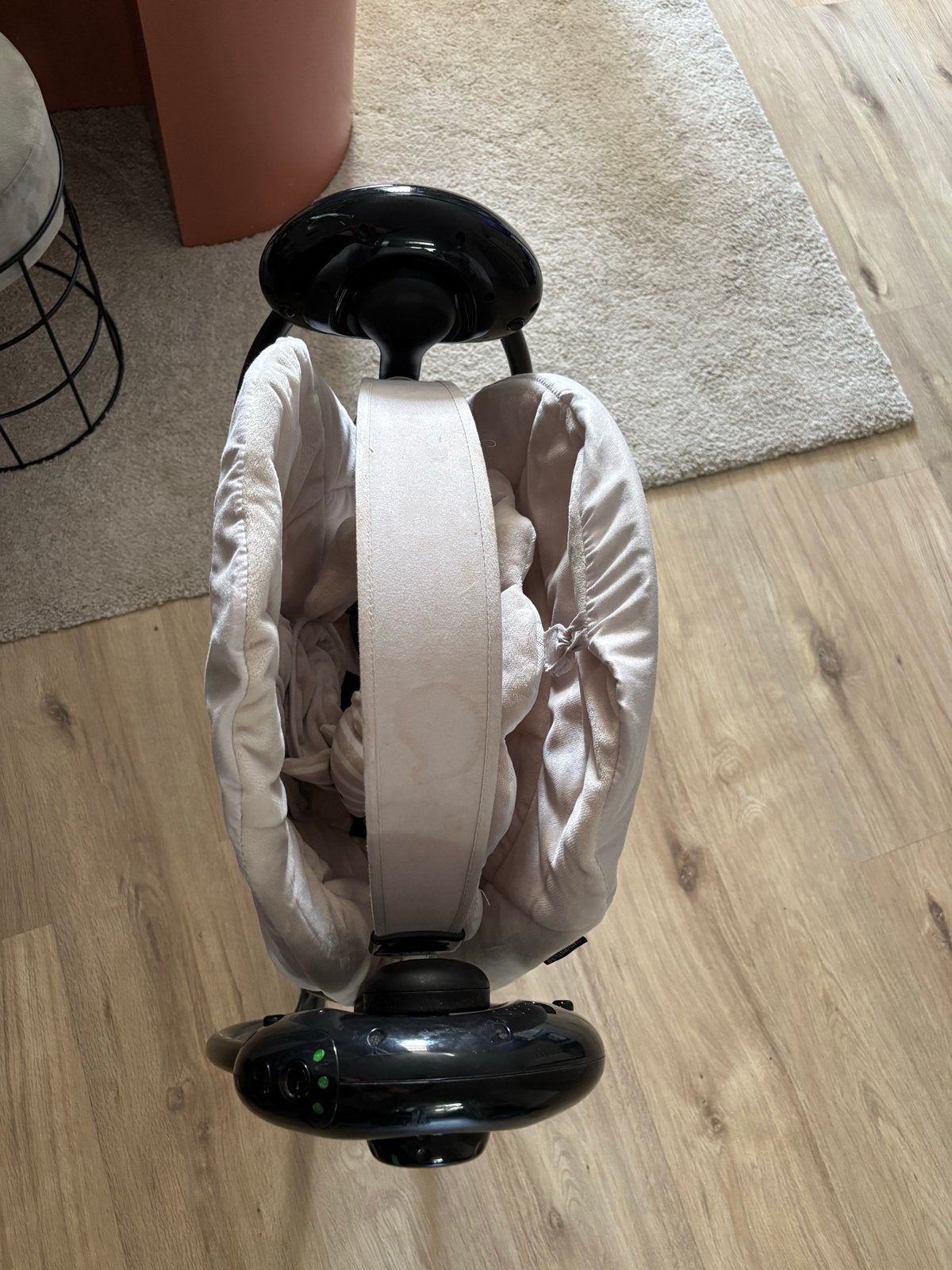 Comfortabele baby schommelstoel met gordel, Kinderen en Baby's, Gebruikt, Schommelstoel, Met gordel(s) of riempje(s), Ophalen