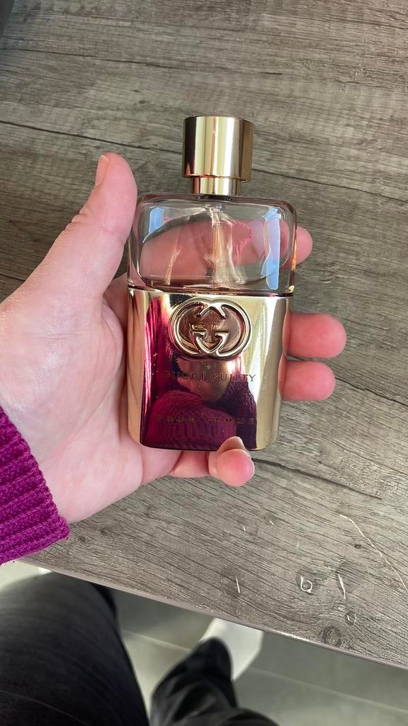Dames parfum, Sieraden, Tassen en Uiterlijk, Uiterlijk | Parfum, Ophalen of Verzenden, Zo goed als nieuw