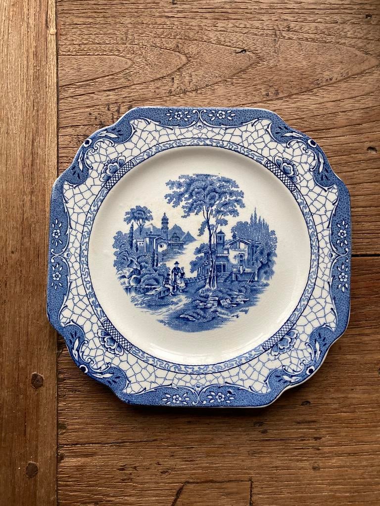 Mooi bord Delfts Blauw,  Landscape Adams England, Antiek en Kunst, Antiek | Wandborden en Tegels, Ophalen