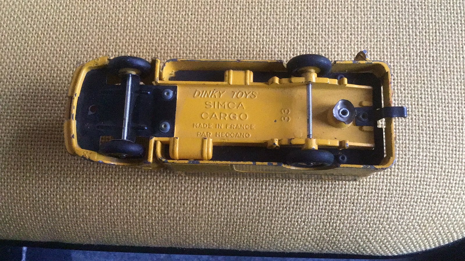 DINKY TOYS SIMCA CARGO BAILLY ORIGINEEL FRANCE KLEINGEBREK, Ophalen of Verzenden, Gebruikt, Auto, Dinky Toys