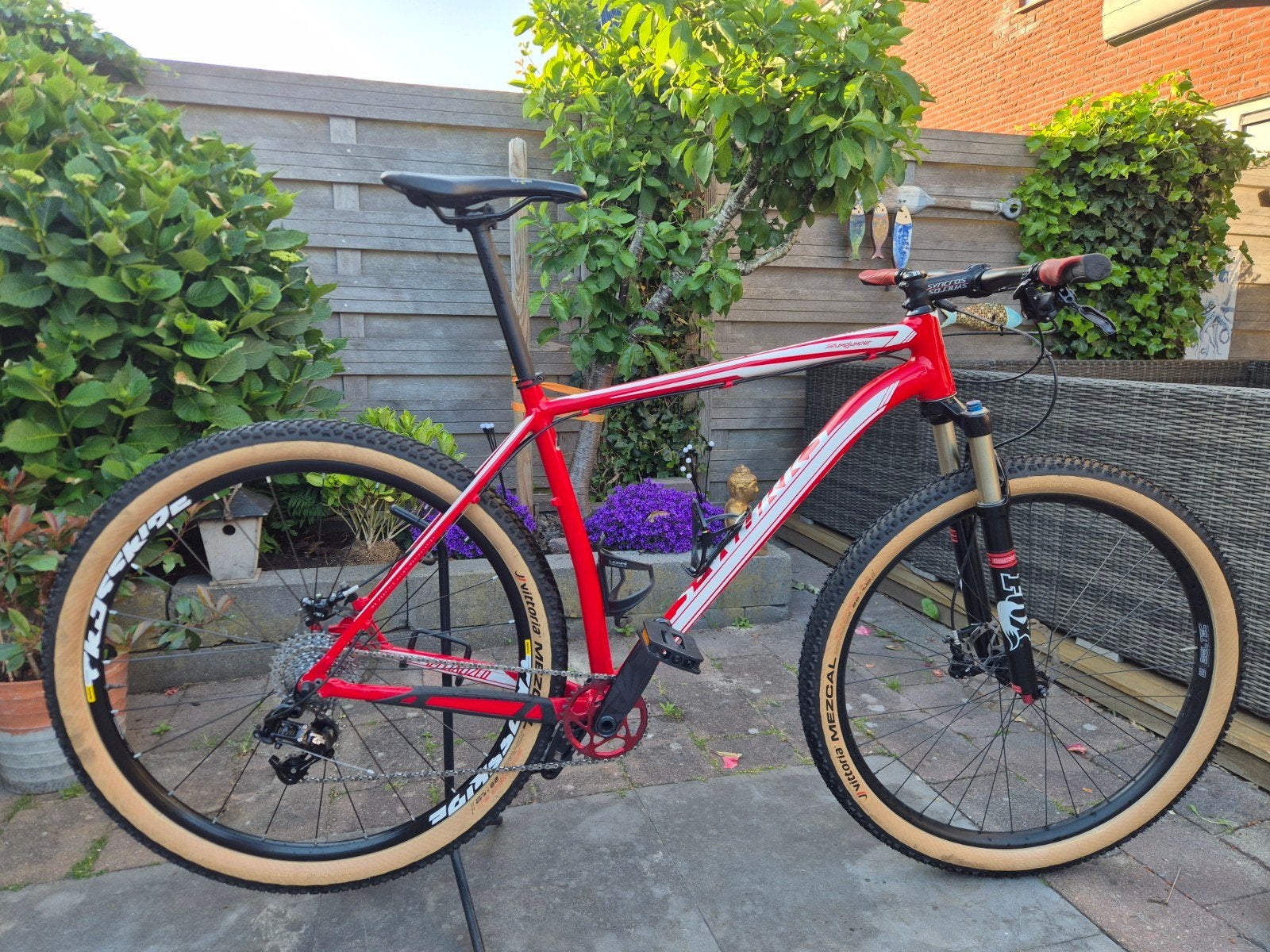 Strakke rode mountainbike met FOX voorvork, Ophalen, Gebruikt, Overige merken