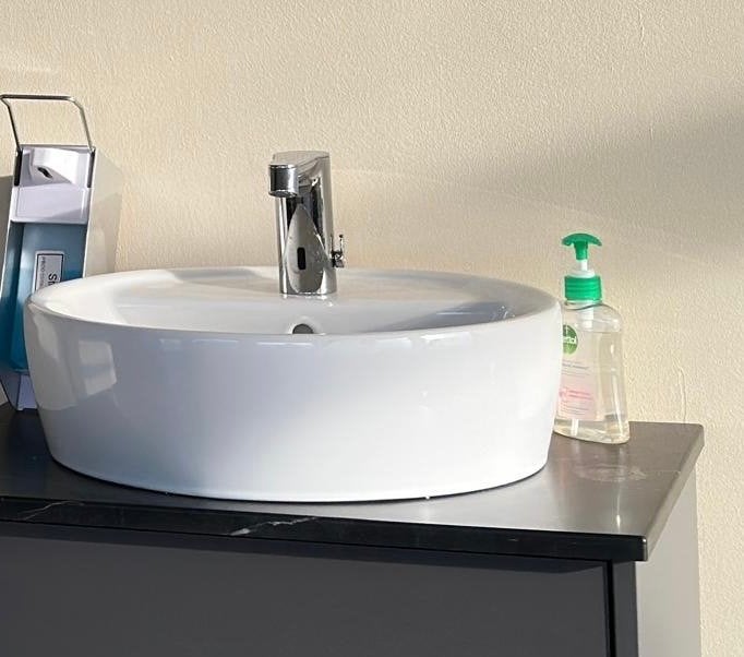 IKEA BROGRUND Wastafelkraan met sensor en wasbak, Ophalen, Gebruikt, Chroom, Kraan