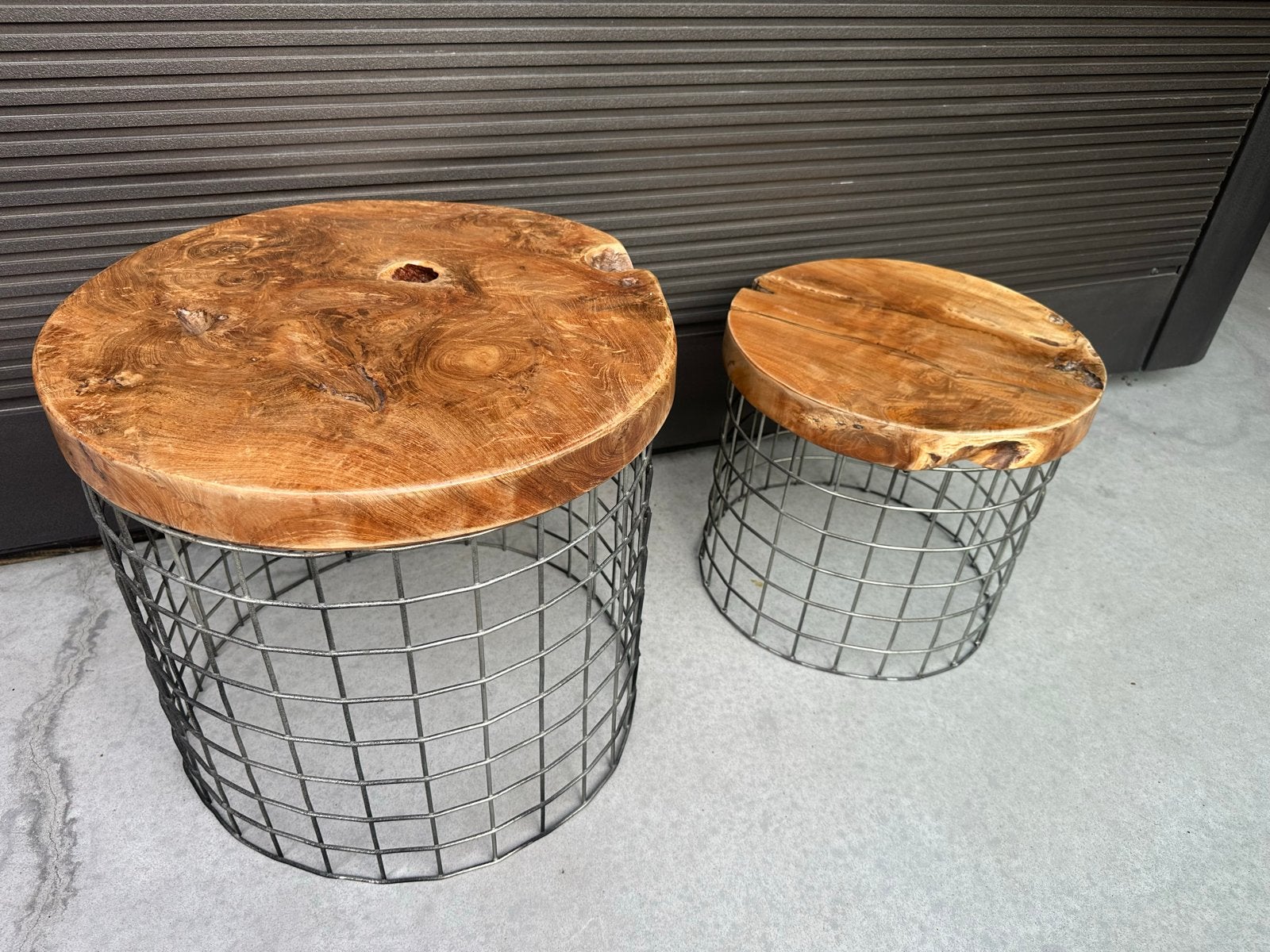 Set van 2 Mango Houten Bijzettafels., Huis en Inrichting, Tafels | Bijzettafels, Ophalen, Minder dan 45 cm, Minder dan 55 cm, Rond