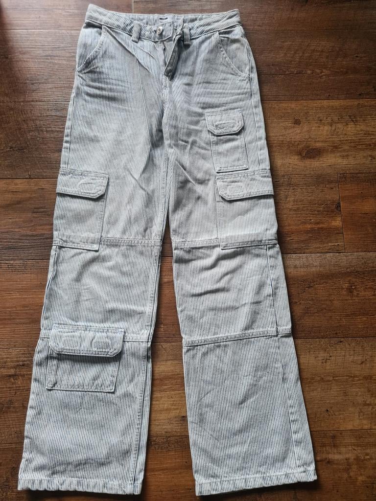 Leuke gestreepte cargobroek van Bershka mt 32, Kleding | Dames, Spijkerbroeken en Jeans, Zo goed als nieuw, W27 (confectie 34) of kleiner