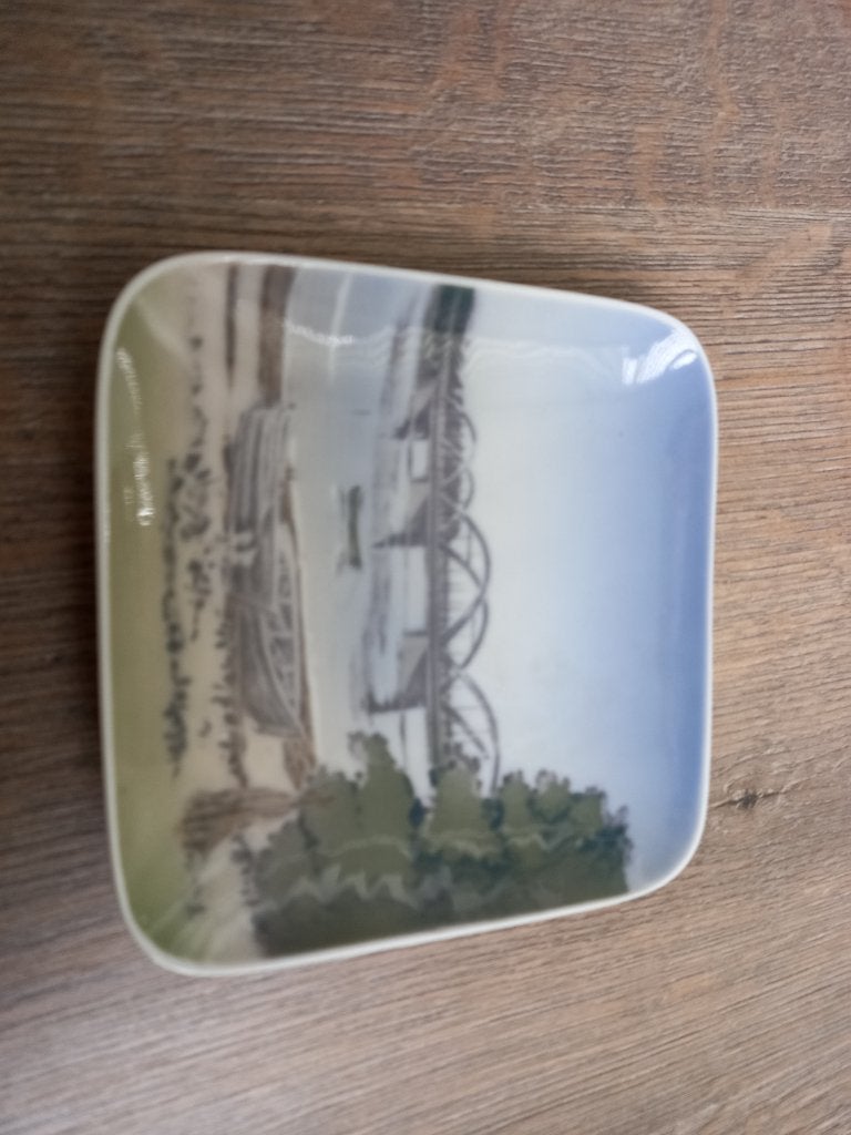 Mooi porseleinen schaaltje met brug Royal Kopenhagen, Ophalen of Verzenden