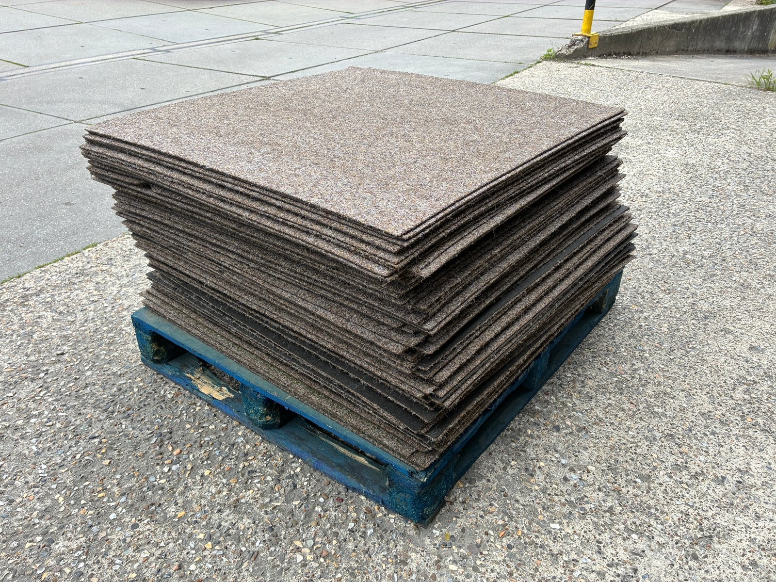 LOT Beige tapijttegels 50m2, Huis en Inrichting, Stoffering | Vloerbedekking, Ophalen, Gebruikt, 25 tot 50 m², Tapijttegels